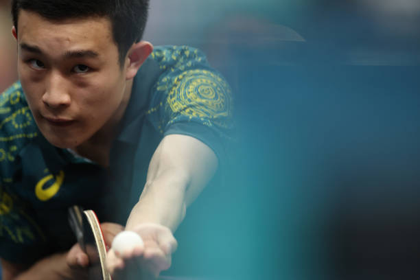 谁赢了?——两个小朋友的乒乓球对决