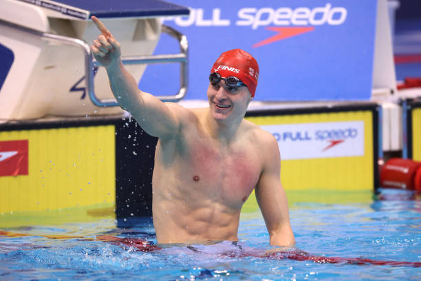 中国游泳队再创辉煌!4×100米接力夺冠,为国争光!