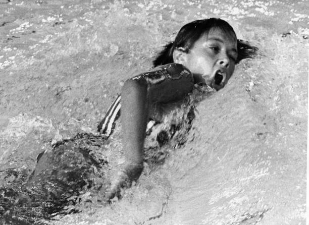 游泳池水中的氯能杀死艾滋病病毒吗?