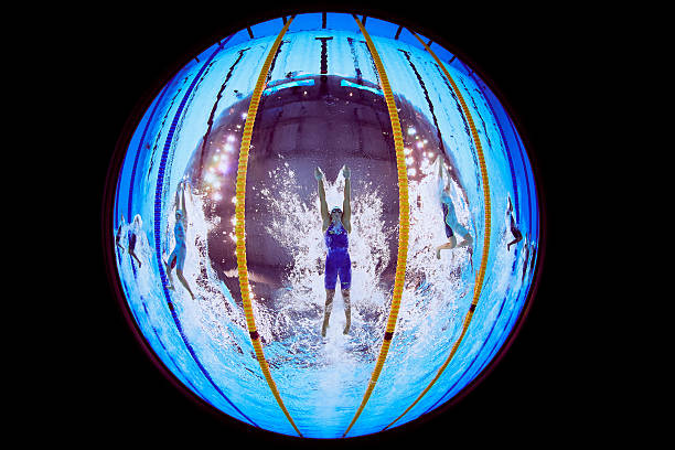 游泳教练高薪背后的辛酸:月入10万并非易事!