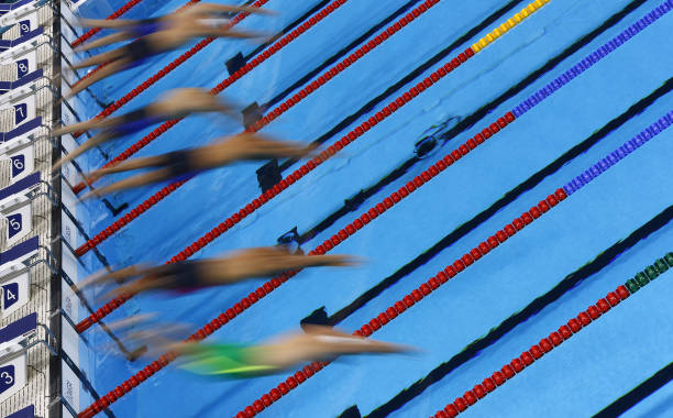 如何用拼音拼写“游泳轮船”?