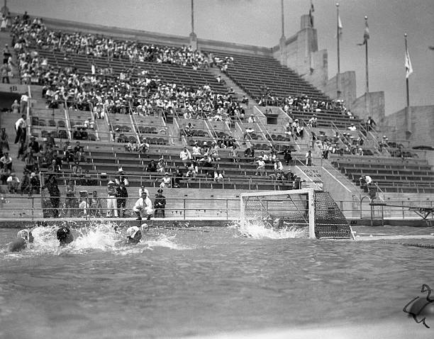 游泳如何塑造青少年良好体态?教练亲自示范