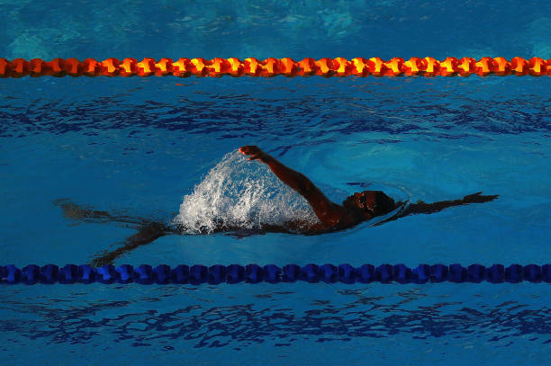 从迷茫到坚定:仰泳主角的内心成长历程