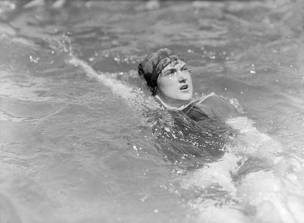 儿童游泳一二三级标准:如何选择适合的游泳教练?