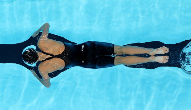 从语法角度分析:为什么“on”更适合描述团队归属?