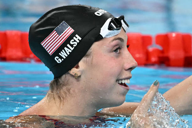 年龄与运动选择:游泳和瑜伽的适用人群对比