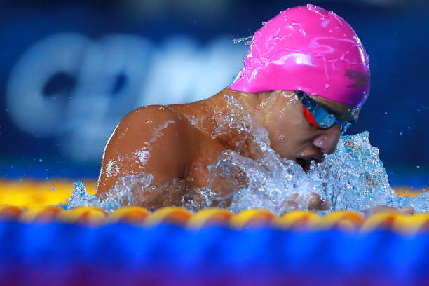 游泳健将图集:男子游泳姿势与技巧大全