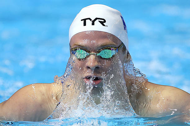 蛙泳呼吸技巧:如何配合动作保持节奏