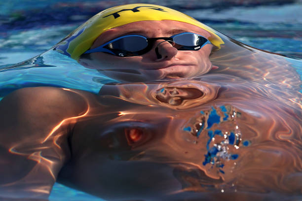 游泳对女性身体的益处:从塑形到健康全解析