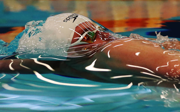 从怕水到爱水:高血压患者的游泳转变之旅