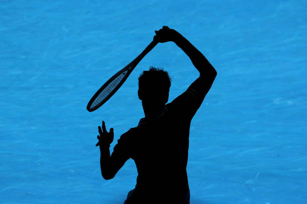 如何正确测量和调整网球球网的中心高度?