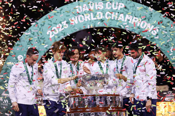 网球直播免费观看直播在线郑钦文:她的教练团队与训练日常