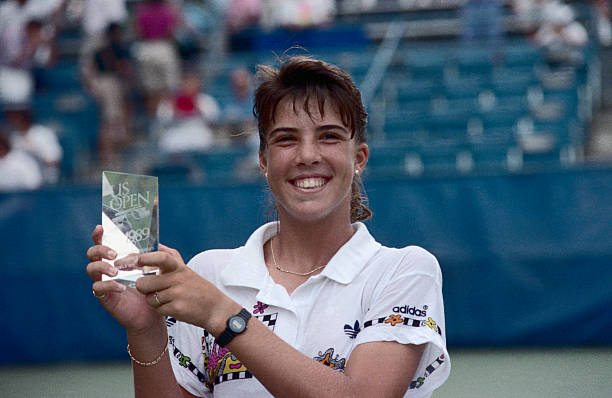 网球四大技术对比:发球、正手、反手与截击的优缺点分析