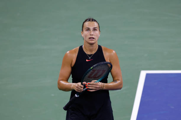 女子网球世界第一的比赛风格与技术特点解析