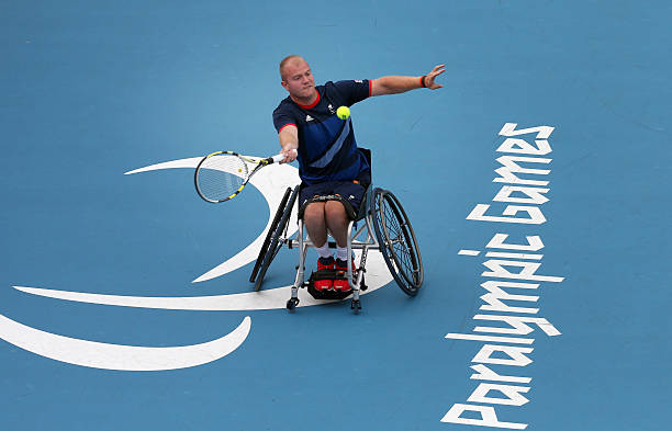 红土场上的名人堂:法网球场命名与网球传奇人物的关联