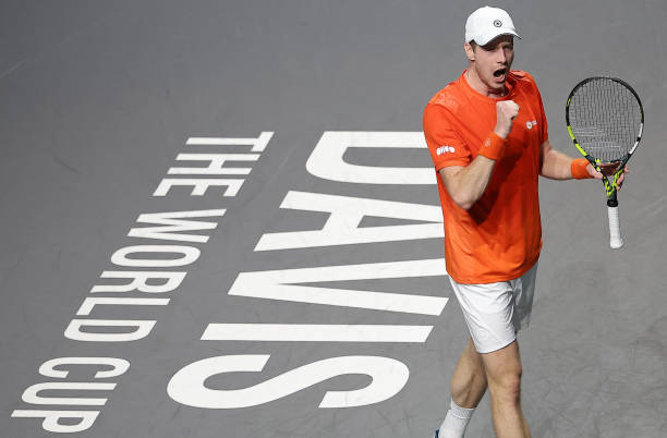 一夜之间球技飙升,教练怀疑我偷偷请了外挂