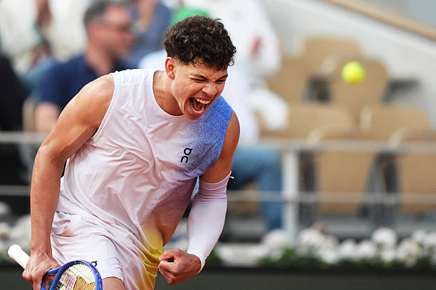 网球高手必学:outside-in的实战应用与训练方法