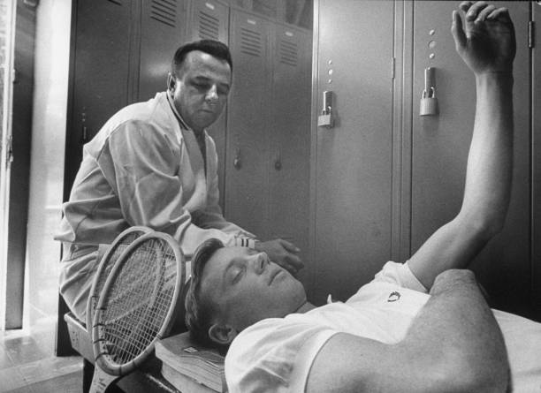 主裁如何计算发球时间?规则中的细节与执行方式