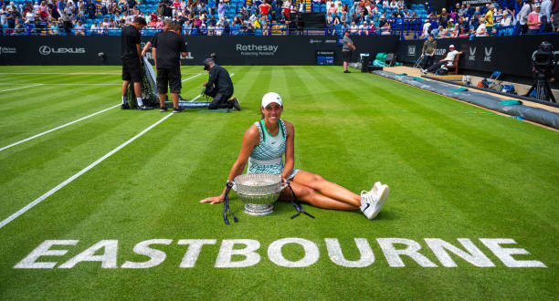 网球比赛中触网是什么意思?规则详解