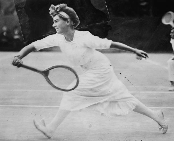 板式网球场地尺寸解析:长度、宽度及网高标准