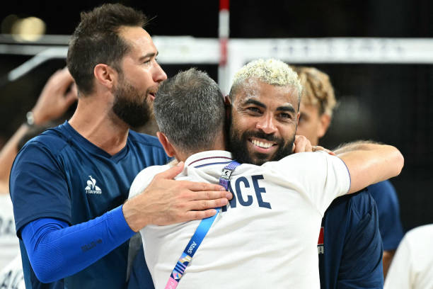 排球发球区宽度的历史演变与规则变迁