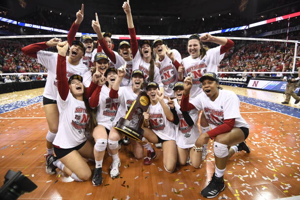 魏秋月真实年龄引猜测,这些照片透露了关键信息