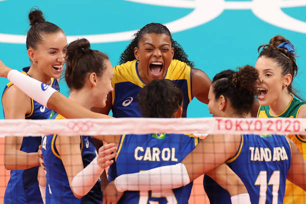 提升排球技术的关键:正确的姿势与发力方式