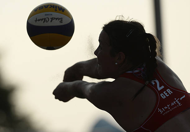 排球比赛每队几人?全场人数及替补规则解析