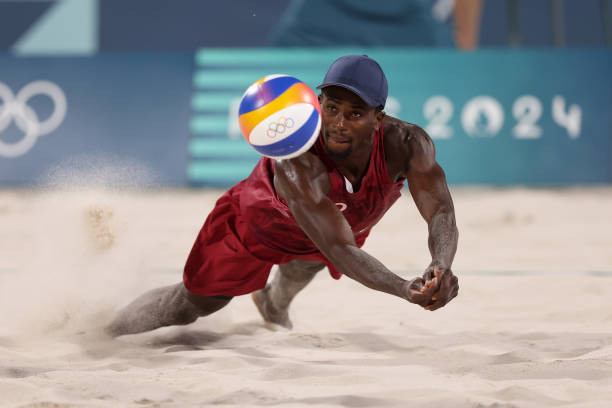 张常宁泳装拍摄花絮:从球场到泳池的多面魅力