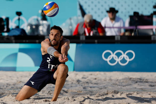 如何正确布置六人制排球场地