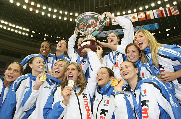 卡洛琳的排球故事:激情与梦想