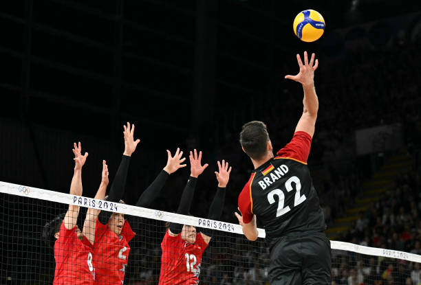 一传和二传在比赛中的位置与职责对比