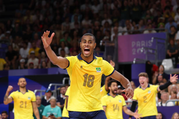 排球裁判必看:过中线犯规的判罚要点与技巧