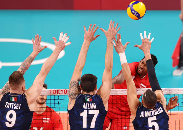 手绘与电脑绘制排球场地平面图的对比与选择