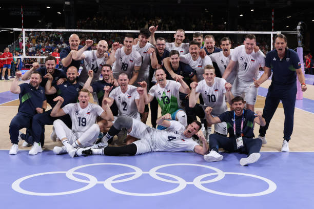 排球垫球入门教程:中学生动作分解与实战演练