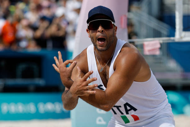 赵蕊蕊与队友的战术配合:解析女排夺冠秘诀