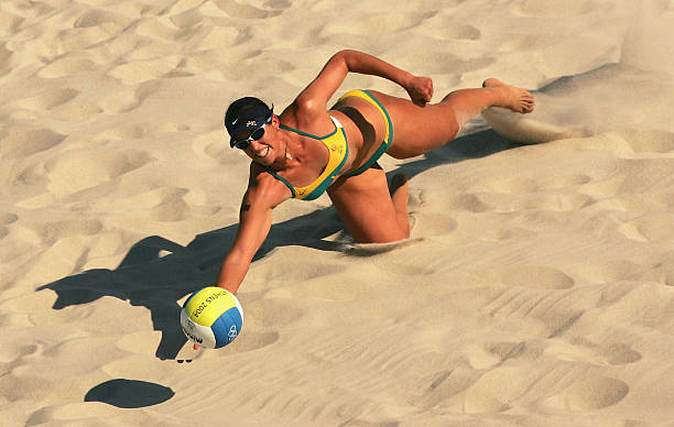 拯救你的“垫球”!一传到位的关键——上手传球与下手垫球姿势精讲