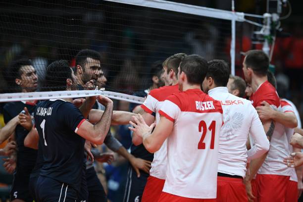 排球基础动作教学:从站位到击球技巧