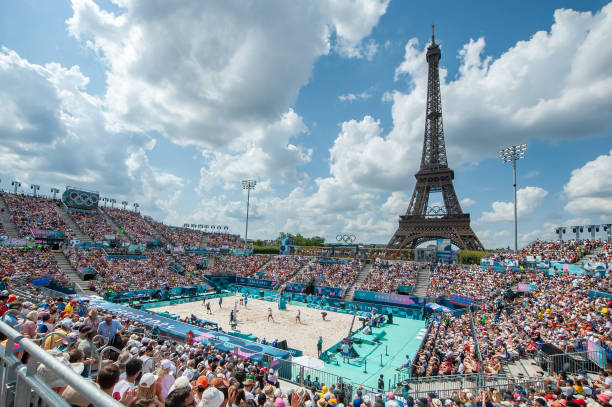 如何通过墙打练习纠正排球击球姿势?详细步骤解析