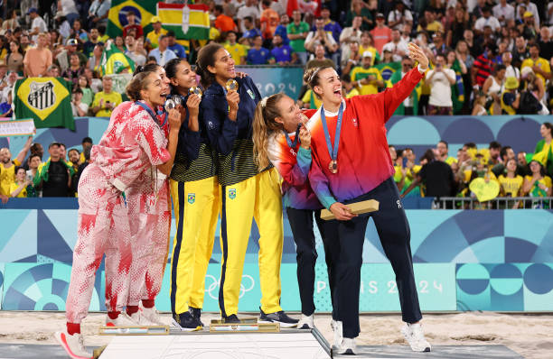 中国女排主力二传丁霞:年龄背后的坚持与拼搏