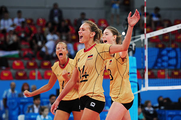 国际排球场地地面材质与尺寸规范