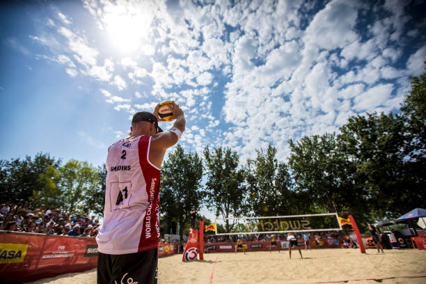 如何达到中考排球垫球满分?个数要求及训练方法