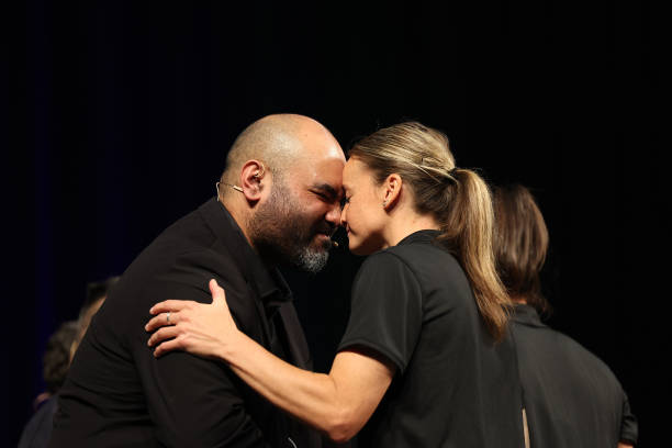 世界杯直播现场:实时观看精彩赛事,感受激情四射的足球盛宴!