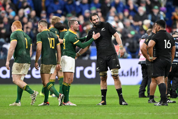 裁判争议:VAR技术首次全面启用,多场比赛判罚引热议