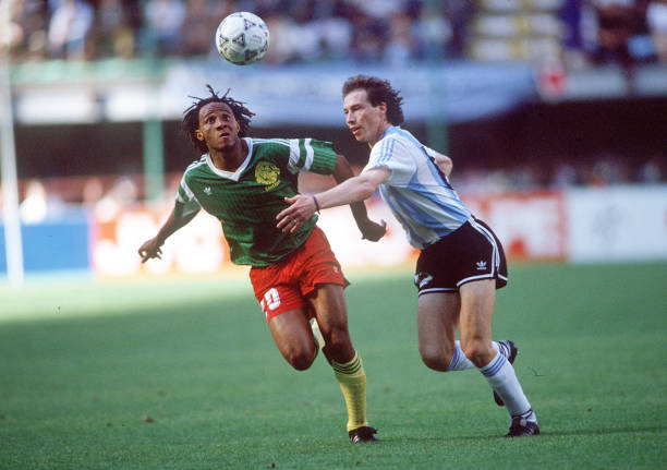 德国队队长拉姆高举大力神杯的经典瞬间